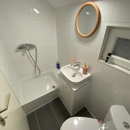 Stern Bis Zu 9 Betten Verfuegbar Бремен